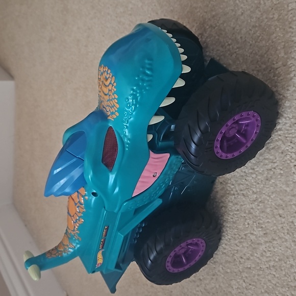 Hot Wheels Mega Wrex - Picture 2 of 4